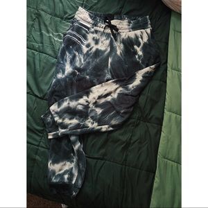 UO sweats size xl